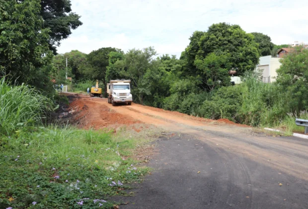 Começam as obras para o asfaltamento de último trecho da Avenida Brasil sem acesso ao tráfego