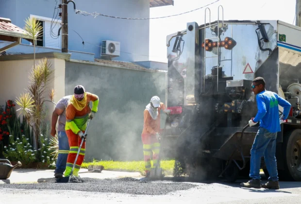 PREFEITURA REALIZA OPERAÇÃO TAPA-BURACO EM VÁRIAS VIAS DE JAGUARIÚNA