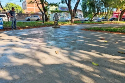 Praça Sorocaba recebe concretagem para instalação de novo piso