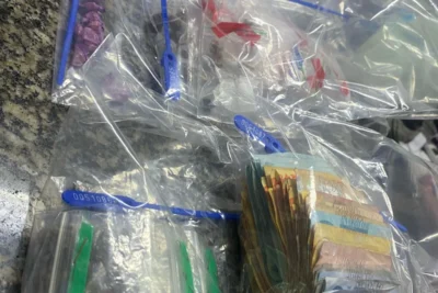 Polícia Militar apreende drogas e dinheiro em abordagem em Santo Antônio de Posse