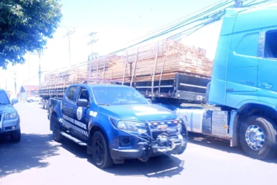 Carreta Roubada em Minas Gerais é Localizada com Placas Adulteradas em Santo Antônio de Posse