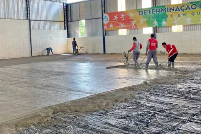 Quadra do Centro Esportivo de Martinho Prado recebe instalação do novo piso de concreto