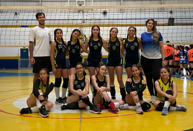 VÔLEI FEMININO SUB 15 REALIZA AMISTOSO PREPARATÓRIO
