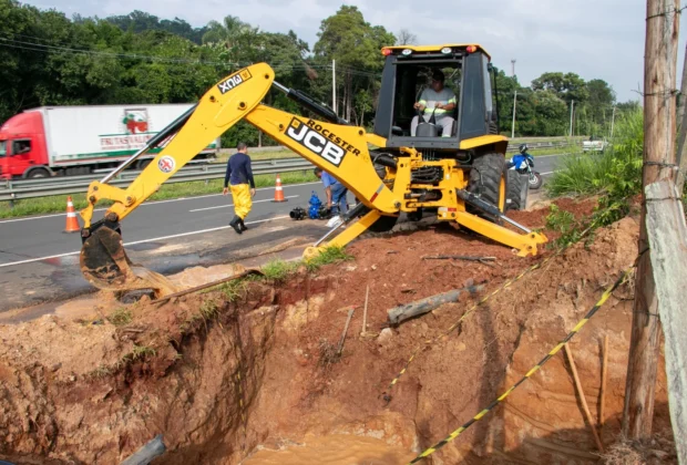 SAAEJA EXECUTA OBRA PARA MELHORAR ABASTECIMENTO DE ÁGUA NO CAPELA SANTO ANTÔNIO, PINHEIROS, FLORIANÓPOLIS E VILA PRIMAVERA