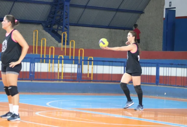 Jogão na abertura da Copa Itapira de Vôlei Feminino termina com vitória do Amigos do Vôlei