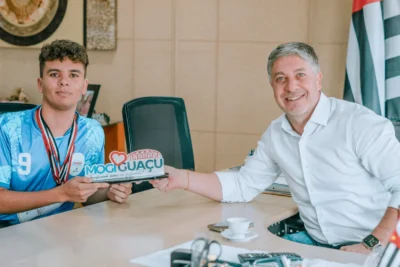 Campeão regional de xadrez dos Jeesp é recebido por prefeito em Mogi Guaçu