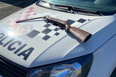 Dono de bar ameaça casal com arma e acaba detido em Itapira