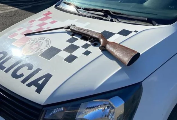 Dono de bar ameaça casal com arma e acaba detido em Itapira