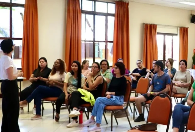Professores da rede municipal de Holambra passam por capacitação profissional