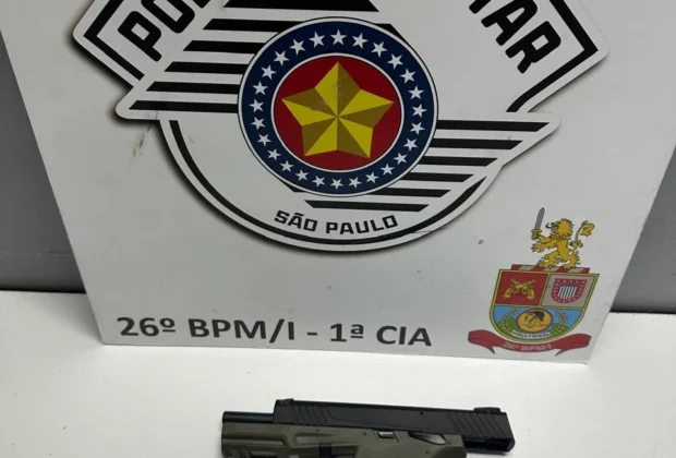 Motorista embriagado bate em muro e é preso com arma ilegal em Mogi Guaçu