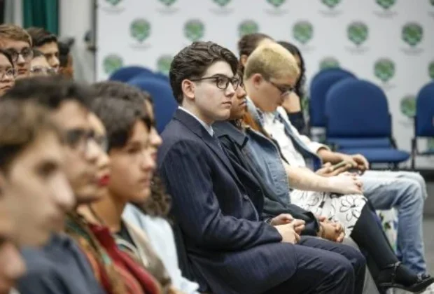 Câmara diploma vereadores jovens e alunos que se destacam nas escolas da cidade