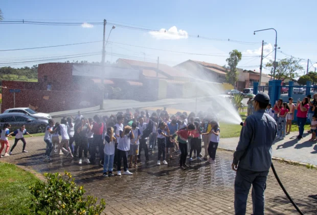 PROGRAMA BOMBEIRO NA ESCOLA REALIZA FORMATURA DE ALUNOS DA REDE MUNICIPAL