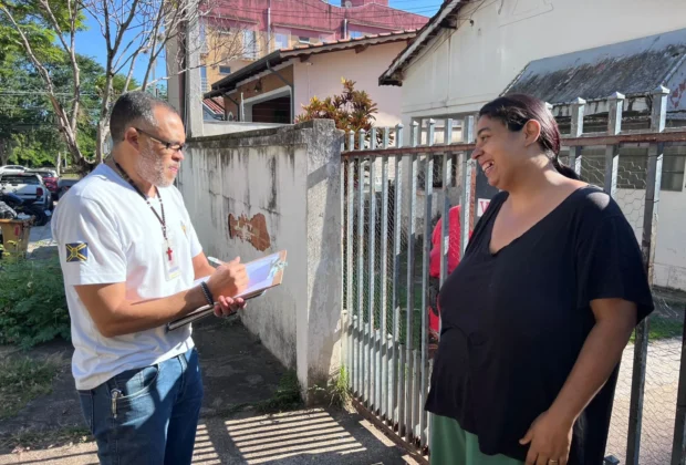 JAGUARIÚNA ORIENTA POPULAÇÃO SOBRE A IMPORTÂNCIA DE RECEBER OS AGENTES DE SAÚDE EM CASA