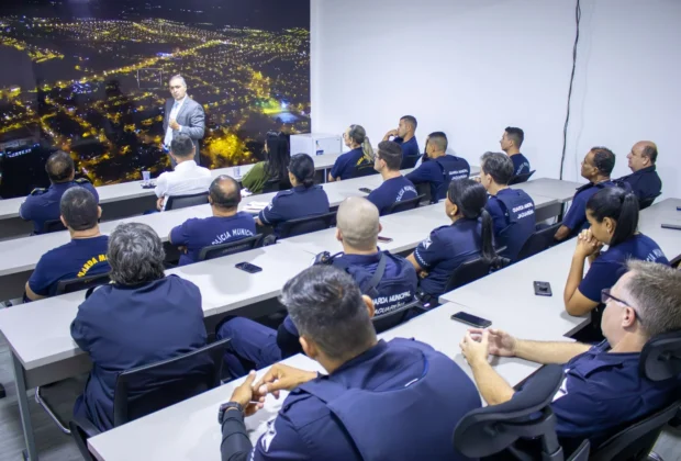 GUARDAS MUNICIPAIS PARTICIPAM DE PALESTRA COM PROMOTOR DO GAECO
