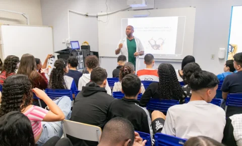 JAGUARIÚNA REALIZA PALESTRA SOBRE MALEFÍCIOS DO CIGARRO ELETRÔNICO