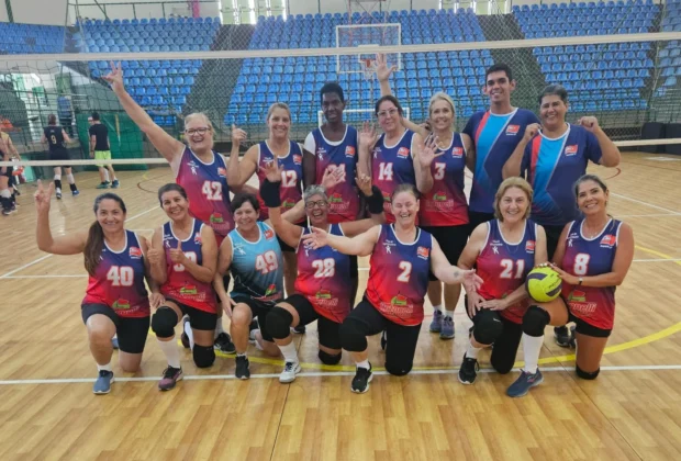 Voleibol da Melhor Idade de Amparo começa com vitórias na Copa Jaguariúna