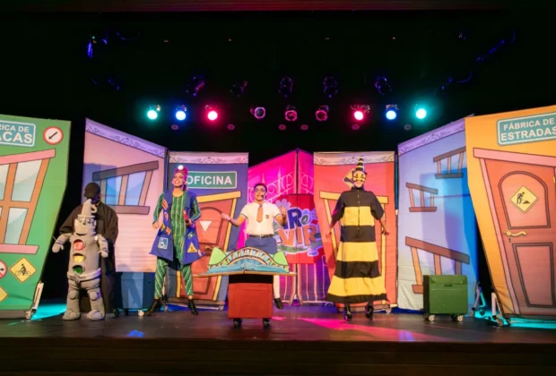ALUNOS DA REDE MUNICIPAL DE JAGUARIÚNA PARTICIPAM DE PEÇA TEATRAL SOBRE EDUCAÇÃO NO TRÂNSITO