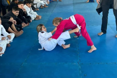 Praça de Jaguariúna recebe Campeonato Interno de Jiu-Jitsu Kids com quase 100 atletas