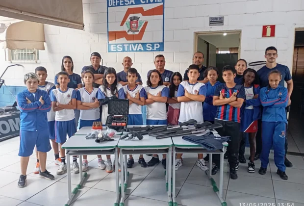 Alunos de Estiva Gerbi participam de atividade educativa com a GCM por meio de projeto do Sicredi