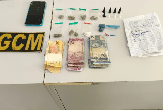 GCM de Santo Antônio de Posse prende homem por tráfico de drogas após perseguição no telhado