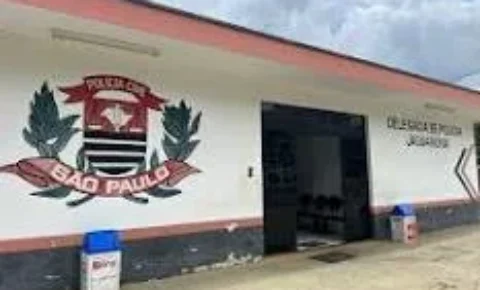 Mulher fica ferida após ser agredida pelo namorado e pelo pai dele em Jaguariúna