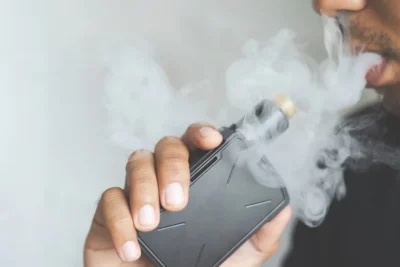 Dia Mundial sem Tabaco alerta para uso de cigarros eletrônicos