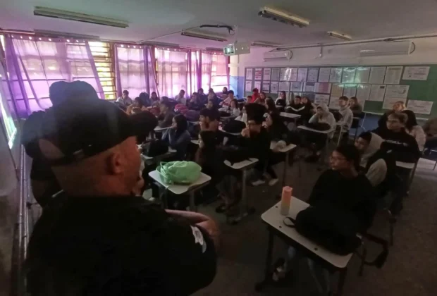 GCM realiza palestra educativa sobre trânsito para alunos do Antônio Caio