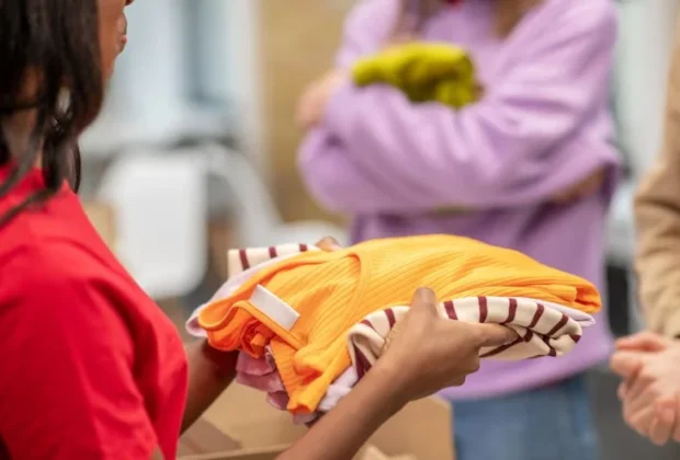 Bazar Solidário vai movimentar Feira Livre em Artur Nogueira neste domingo Ação do Fábrica Jovem arrecada fundos e doações para entidades locais com peças a R$ 10