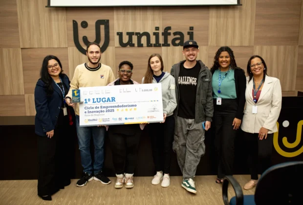 Alunos da UniFAJ vencem Ciclo de Empreendedorismo com projeto de prótese robótica automatizada