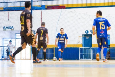 Jaguariúna define semifinalistas do Futsal Veteranos após rodada com 12 gols