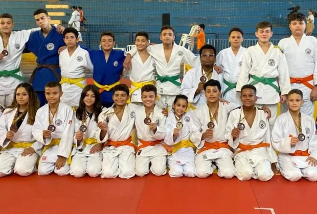 Judocas de Artur Nogueira conquistam 14 medalhas em competição