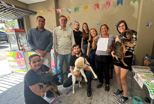Itapira tem quatro cães adotados após participação do CAAMI em feira promovida por empresa local