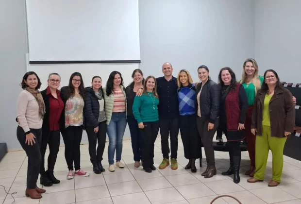 Itapira encerra formações do Projeto Território da Leitura com palestra de escritor