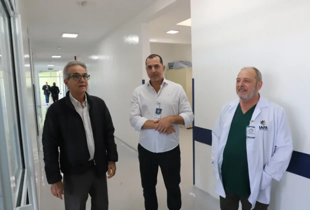 Prefeito entrega as obras de reforma da UPA da Zona Leste