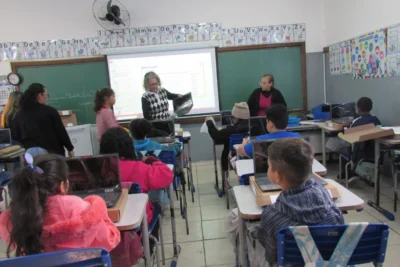  Santo Antônio de Posse entrega Chromebooks a alunos da rede municipal