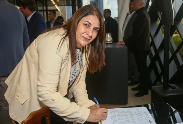 Em agenda no Palácio dos Bandeirantes, primeira-dama do município oficializa adesão ao programa SuperAção SP