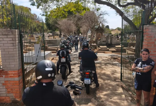 Moto Clube presta homenagem durante enterro de jovem