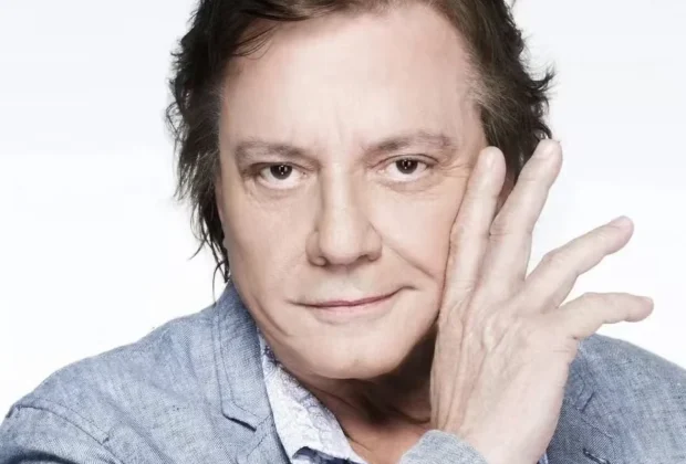 O cantor sobe ao palco da RED Eventos