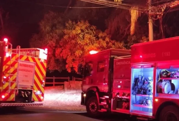 Incêndio atinge área de preservação no centro de Amparo e mobiliza equipes de emergência