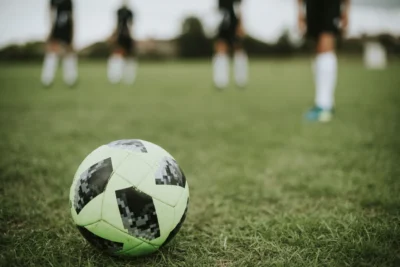 Máfia e Guerreiros Unidos largam na frente no Superveteranos de Futebol 2025
