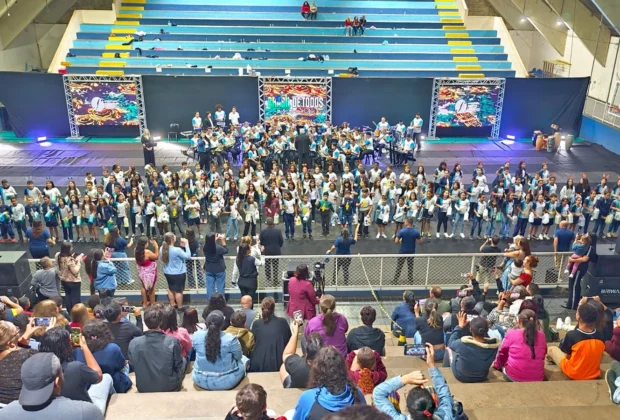 Mogi Guaçu reúne 250 estudantes e Banda Sinfônica no espetáculo “Brasil de todos os sons”
