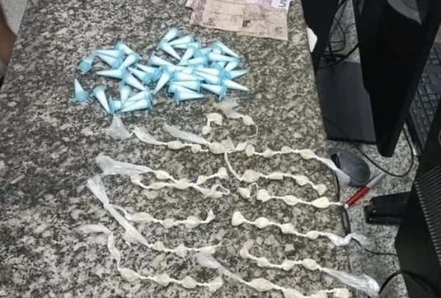 Homem é preso por tráfico de drogas no Jardim Andrade, em Pedreira