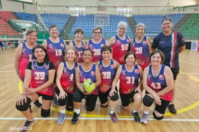 Equipes de Amparo avançam às semifinais em torneios regionais de vôlei adaptado e futsal feminino