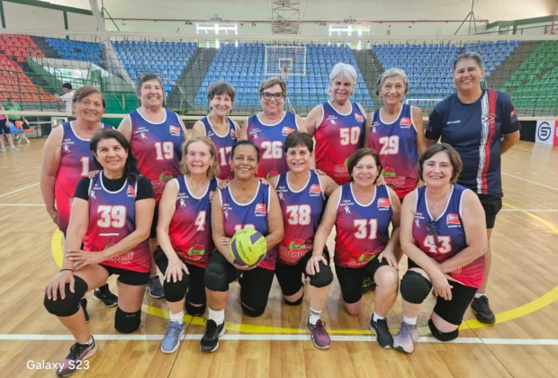 Equipes de Amparo avançam às semifinais em torneios regionais de vôlei adaptado e futsal feminino