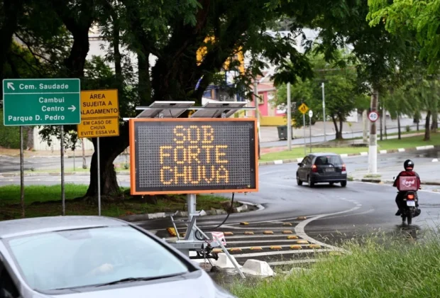 Prefeitura de Campinas mobiliza equipes após chuva forte causar alagamentos e queda de árvore