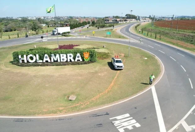 DER-SP realiza ações de segurança no trânsito em Holambra com foco em jovens motociclistas e estudantes