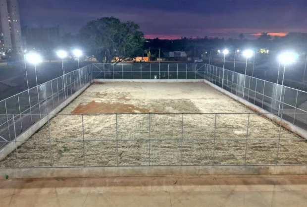 Campo do TG: Teste verifica qualidade dos refletores da nova iluminação e área começa a receber paisagismo