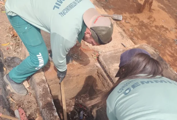 Equipe da SSM intensifica limpeza de bueiros e ação reforça prevenção contra alagamentos