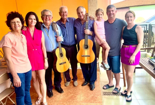 Mogiano e Mogianinho fazem surpresa em aniversário de 75 anos de fã em Engenheiro Coelho