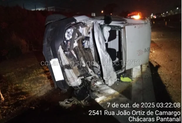 Colisão entre van e carro deixa dez feridos na SP-342, em Mogi Guaçu